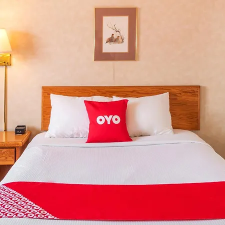 Oyo Hotel Shelby Mt Hwy 2 & I-15 Exterior photo